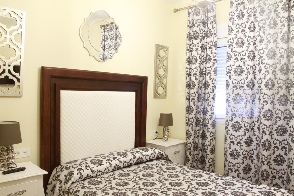 Hostal Flor De Lis- Lojo